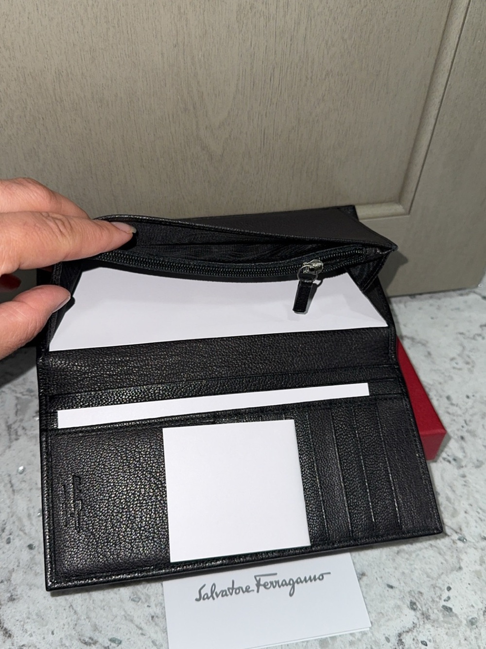 Salvatore Ferragamo Men/Women Black Leather Bi-Fold Wallet -AUTHENTIC NEW IN BOX - Picture 9 of 10